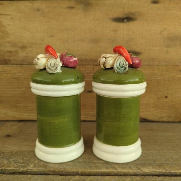 Vintage Garden Harvest by Arnart Salt and Pepper Shakers Made in Japan - Picture 4 of 10